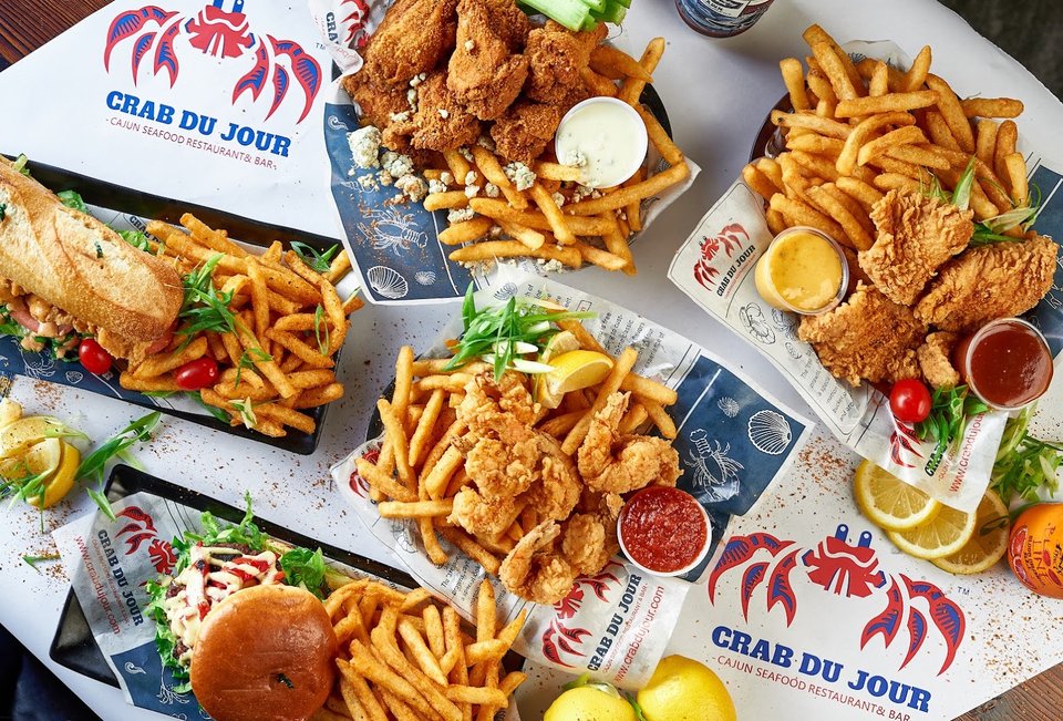 Casual dining tables with Cajun seafood dishes.